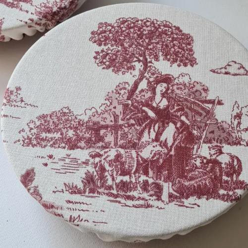 Lot de 2 couvre-plats en tissu polycoton | réutilisables et lavables | cuisine écologique | toile de jouy rouge | avec biais burgandy