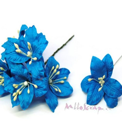 *lot de 5 fleurs "lily" bleu avec tige embellissement scrap carte (réf.810).*