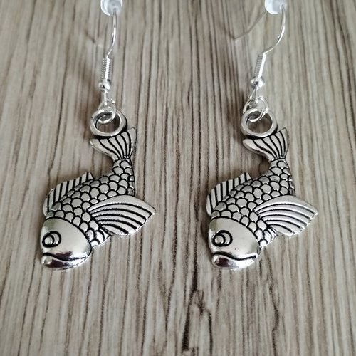 Boucles d'oreilles poissons argentés