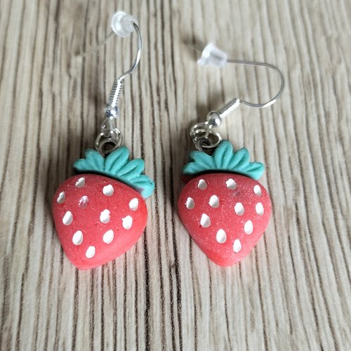 Boucles d’oreilles fraises rouges