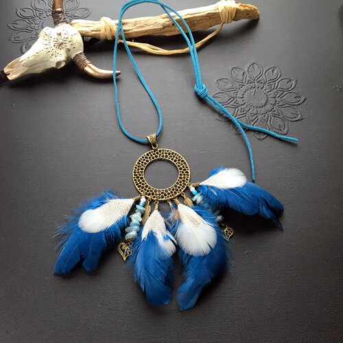 Long collier pendentif avec plumes bleues, blanches, faisan rayé, collier sautoir plumes style ethnique bohème hippie, aigue marine