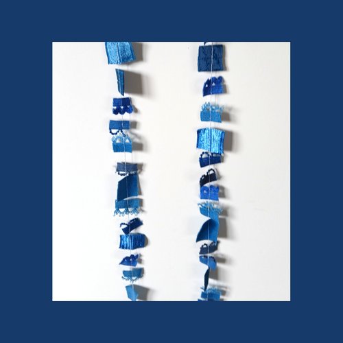 Guirlande upcyclée en tissu bleu