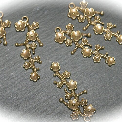 6 breloques fleurs de cerisier du japon laiton couleur bronze 42mm
