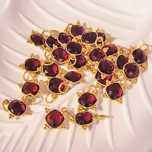 1 pendentif  grenat rouge carre facette  serti argent 925 doreé or 24kt
