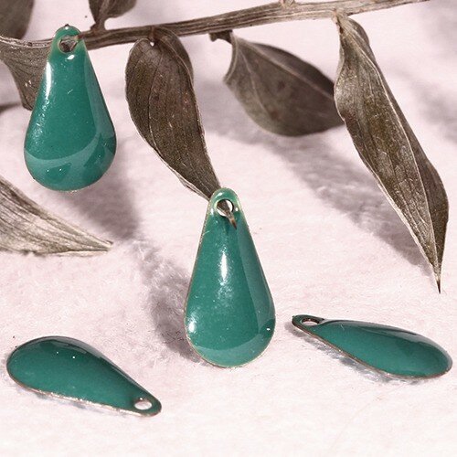 4 sequins goutte emaillées vert base laiton 10x6mm
