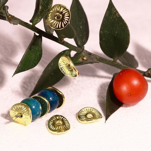 20 perles intercalaires doré chips ondulés 9x8 mm