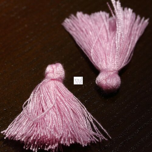 10 mini  pompons breloque coton rose pâle  25x5mm
