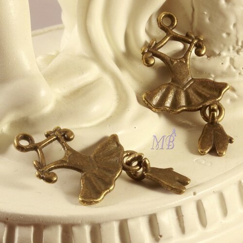 10 breloques robe danseuse +chausson de danse bronze  25x10mm
