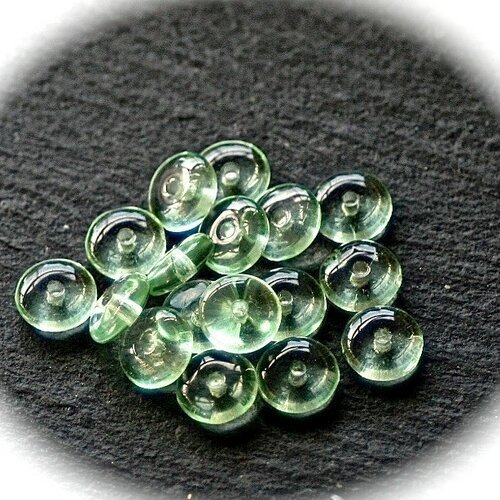 20 perles rondelles en verre tchèque  vert péridot 6mm