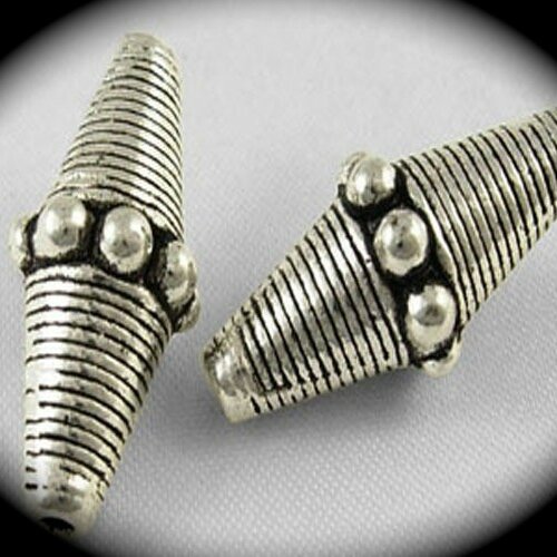 4 perles toupie métal argenté esprit ethnique striée ovale 22x10mm