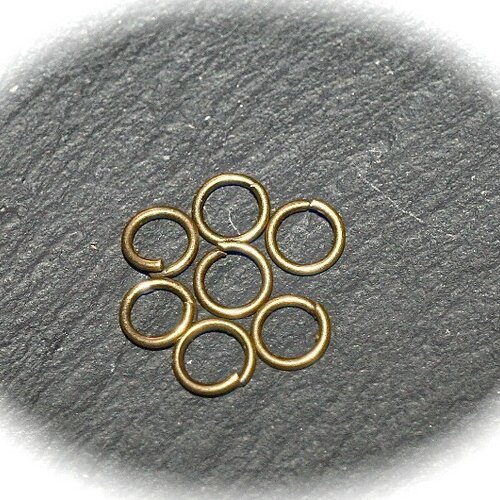 200 anneaux  couleur bronze  ,diametre 5mm epaisseur 0,4mm