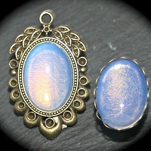 1 cabochon d'opaline ou verre translucide neigeux  18x25mm