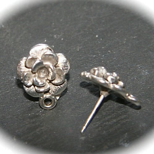 6  boucles d'oreille à clou fleur métal argenté 13mm