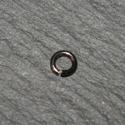 100 anneaux noirs 4mm,0.8mm epaisseur
