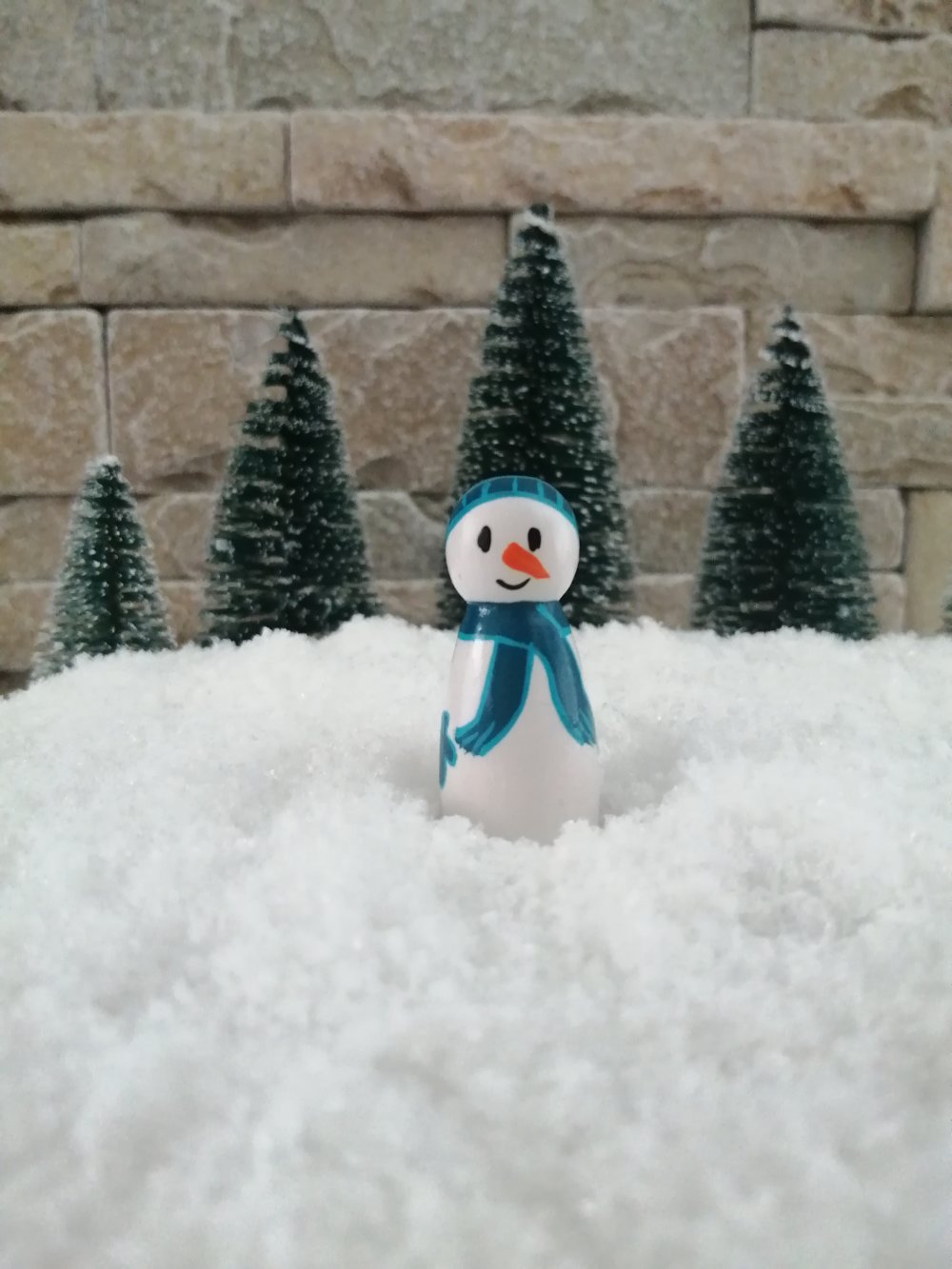 Bricolage d'hiver : un Bonhomme de Neige en pompons et boules de