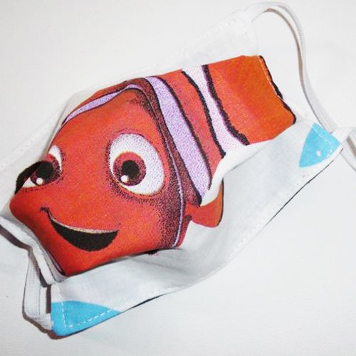 Masque de protection en tissu lavable et réutilisable réversible pour enfant - le monde de nemo - masque aux normes afnor