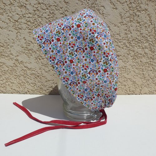 Calot chirurgical, chapeau de bloc en tissu coton motif "calavera" multicolore fond blanc