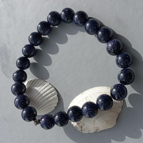Bracelet en quartz feldspath teint bleu nuit 8 mm