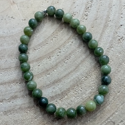 Bracelet en jade vert de taiwan 6 mm