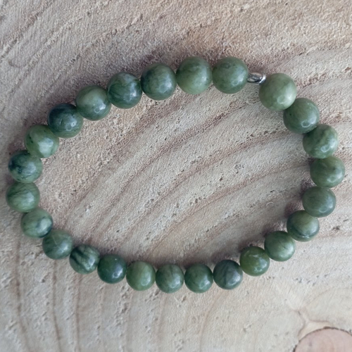 Bracelet en jade vert de taiwan 8 mm