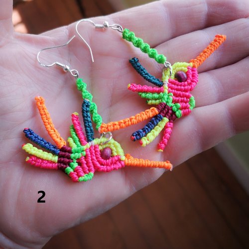 Boucles d'oreilles pendantes colibri en micro macramé