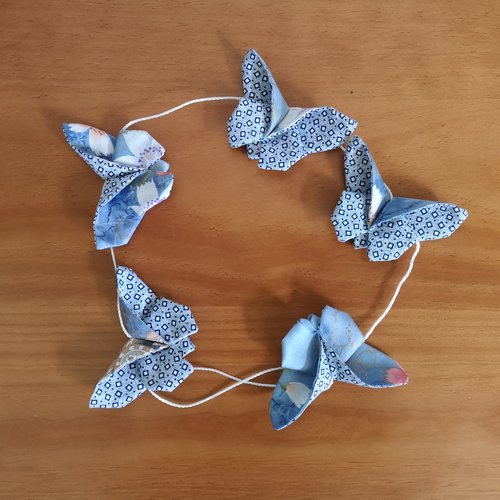 Guirlande 5 de papillons en soie et coton bleu