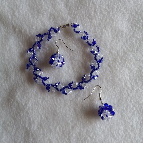 Ensemble bracelet et boucles d'oreilles en perles à facettes et perles de rocailles