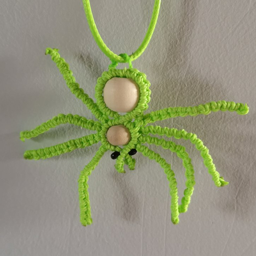 Pendentif araignée vert fluo en micro macramé, halloween.