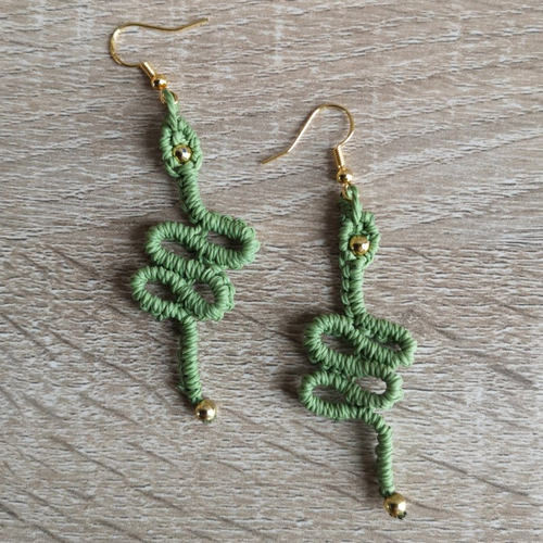 Boucles d'oreilles pendantes serpent en micro macramé, vert et vert fluo, halloween