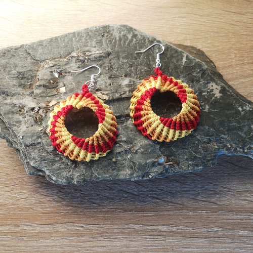 Boucles d'oreilles pendantes rondes en micro macramé