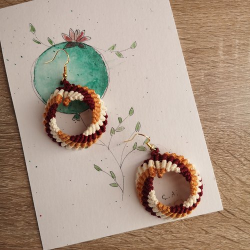 Boucles d'oreilles pendantes rondes en micro macramé