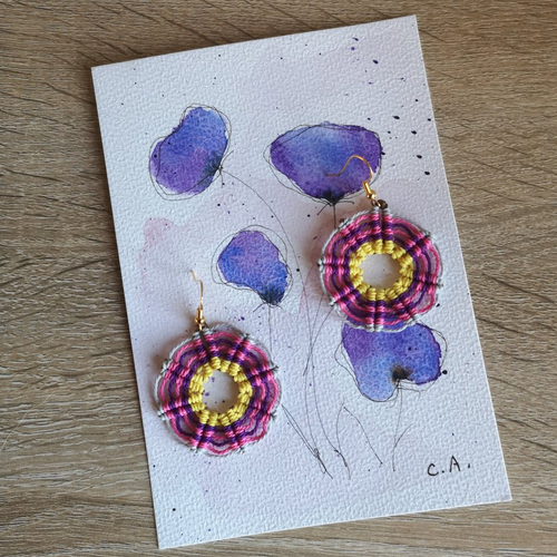 Boucles d'oreilles pendantes rondes en micro macramé