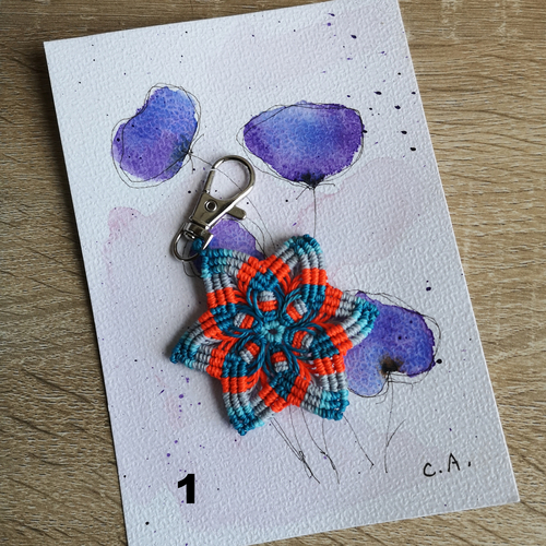 Porte clefs mandala en micro macramé