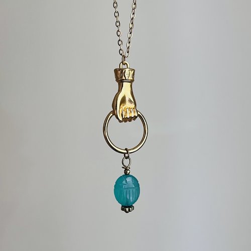 Sautoir amulette scarabée onyx vert
