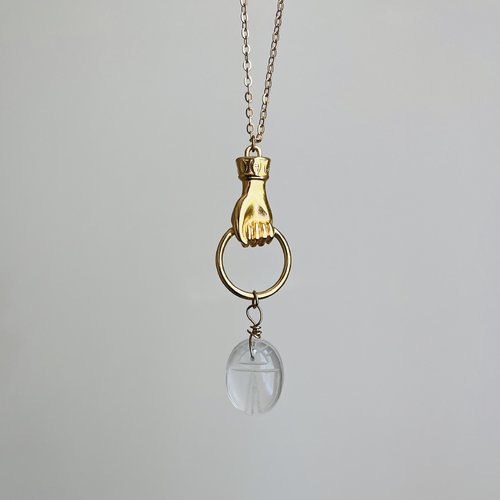 Sautoir amulette scarabée cristal de roche