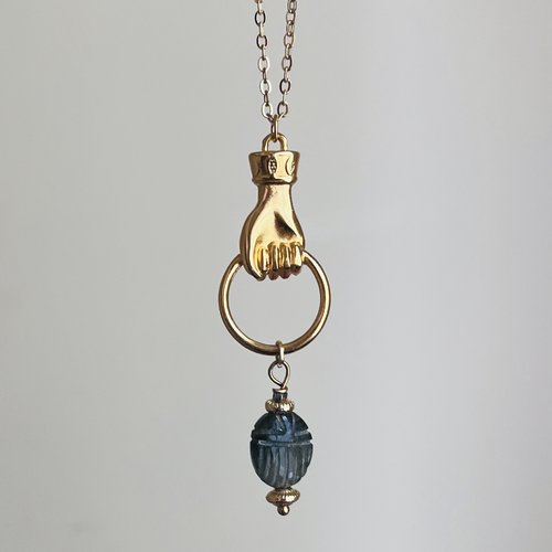 Sautoir amulette scarabée labradorite