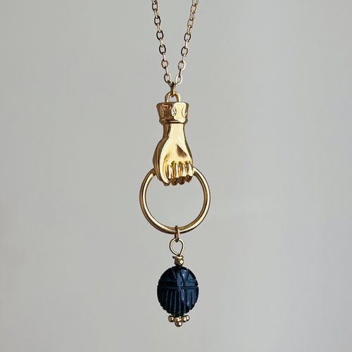 Sautoir amulette scarabée onyx noir