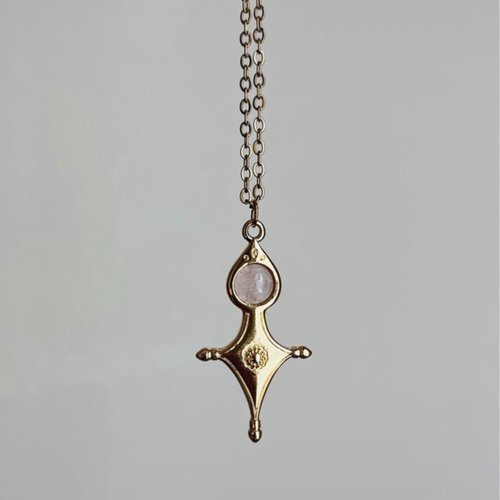 Collier grigri croix touareg quartz rose