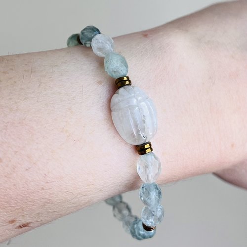 Bracelet amulette scarabée pierre de lune et fluorite