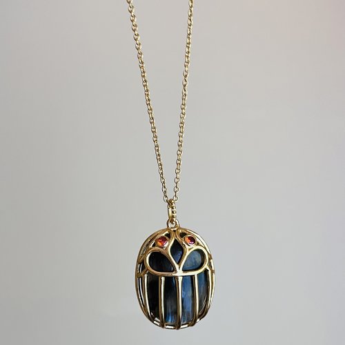 Collier talisman scarabée porte bonheur labradorite