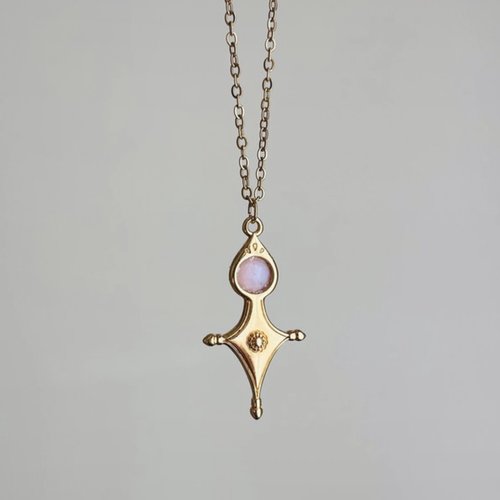 Collier grigri croix touareg opale rose