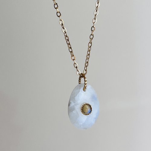 Collier talisman pierre de lune