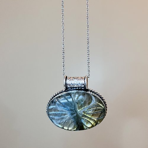 Sautoir labradorite gravée