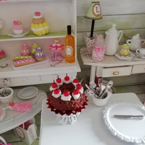 Panier de patisseries miniatures Miniature pour maison poupées Doll House