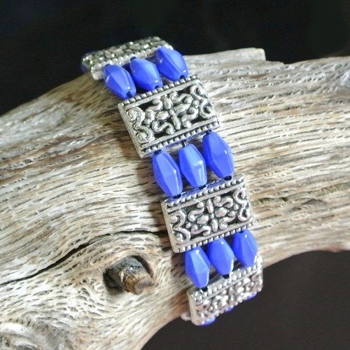 Bracelet manchette femme perles verre bleu irisé et perles métal rectangulaires sur élastique