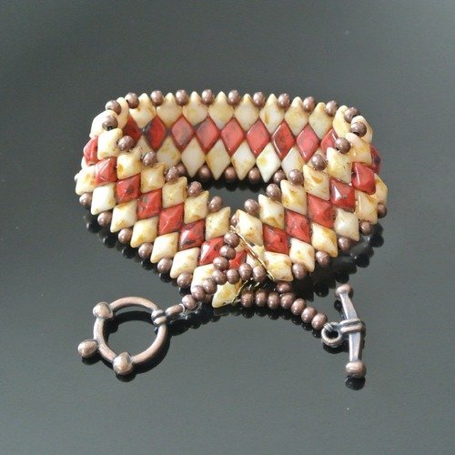 Bracelet manchette femme 19 cm perles tchèques losange pointe de diamant rouge corail et beige