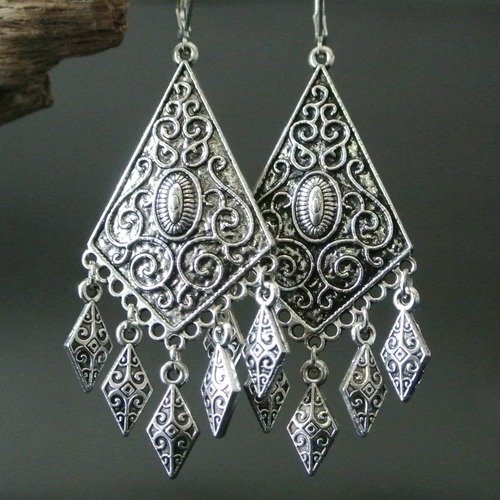 Boucles d'oreilles bohème métal argenté losange et 5 pendants losange, décor arabesques