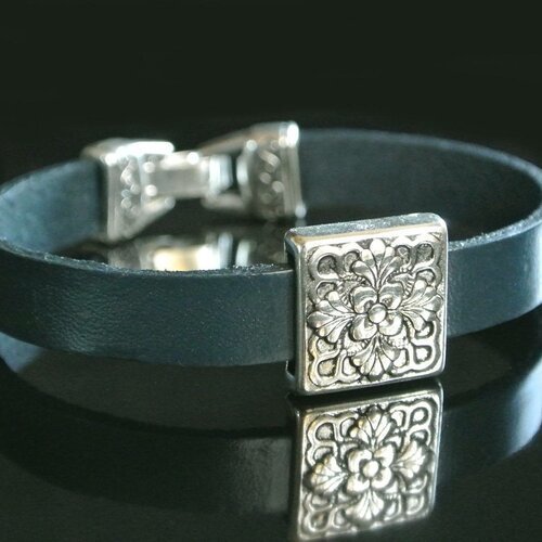 Bracelet 20,3 cm perle carrée argent antique motifs arabesques sur cordon cuir bleu