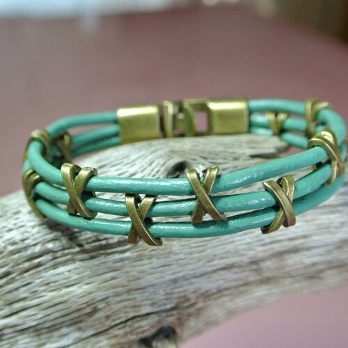 Bracelet 20 cm 3 brins de cuir rond vert turquoise, perles en x et fermoir à crochet métal couleur bronze