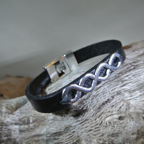 Bracelet homme 19 cm cordon cuir noir plat, 10 x 3 cm, signe double infini et fermoir en métal argenté 